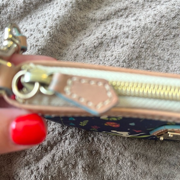 2015 Dooney & Bourke Tinker Bell Wristlet - Navy with Pastel Fairytale Print - Picture 10 of 10